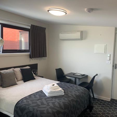 Queens Arms Hotel Longford Εξωτερικό φωτογραφία