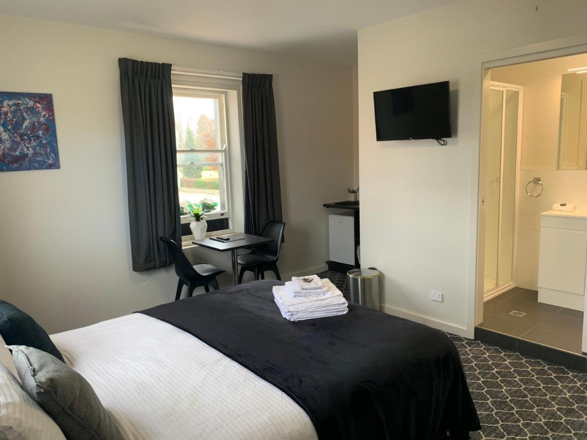 Queens Arms Hotel Longford Εξωτερικό φωτογραφία